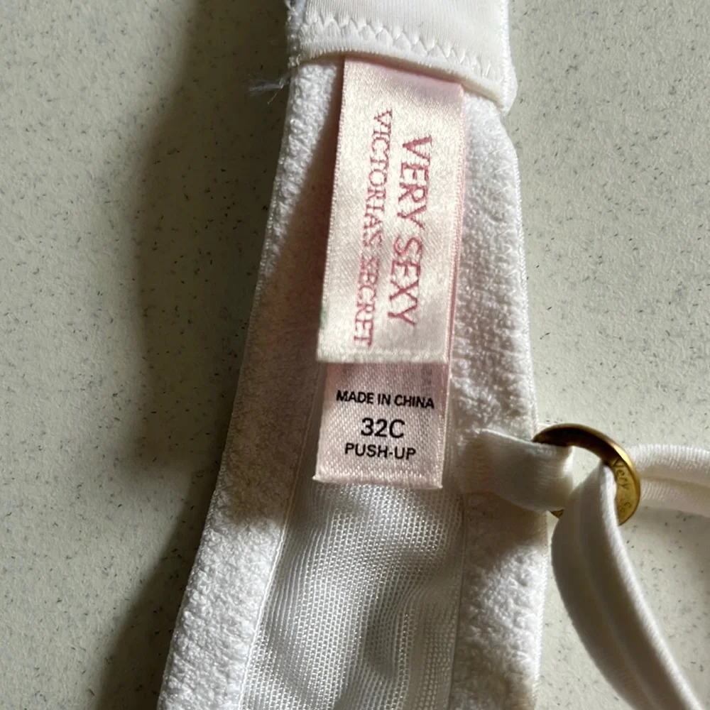 Victoria's Secret bra - Picture 2 of 2